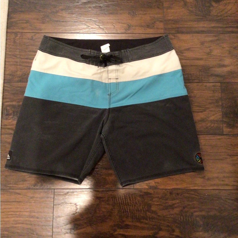 Quicksilver Men’s aboard shorts. Worn only a few times.